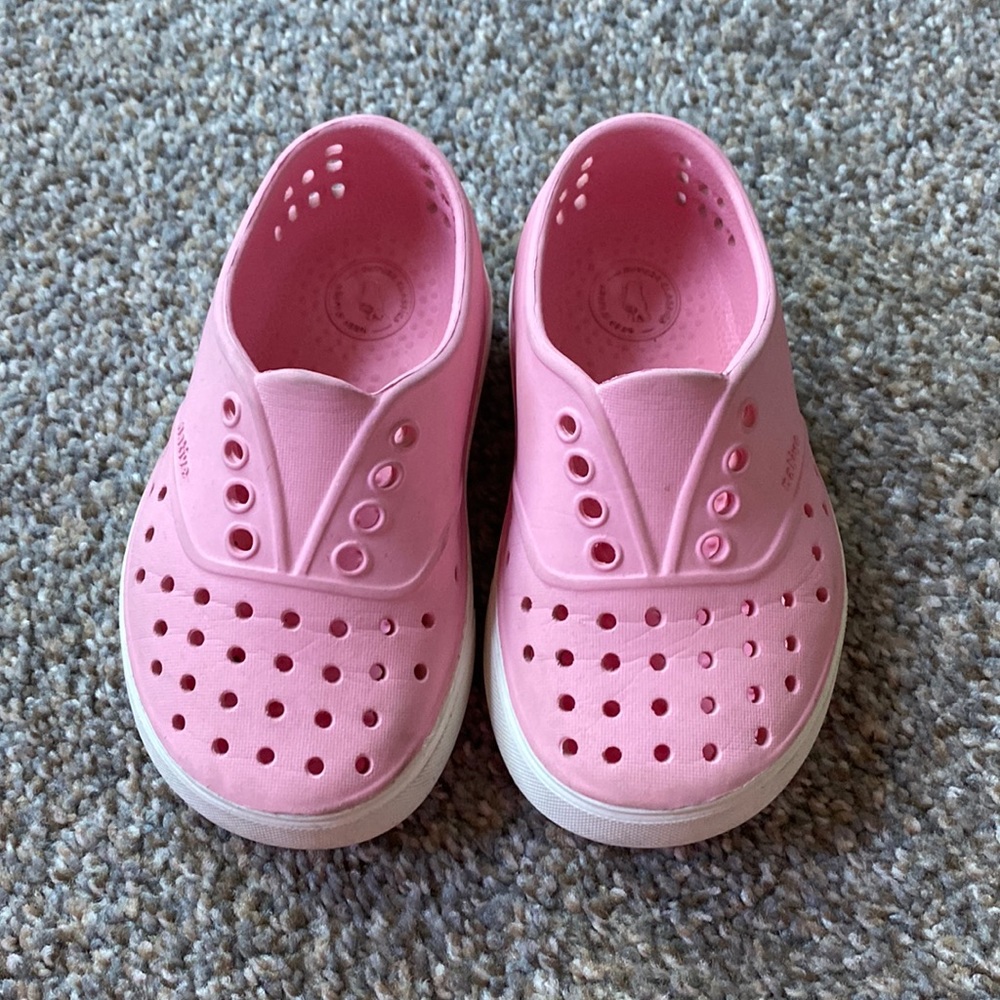 Native 8 toddler shoe